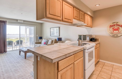 Lincoln City Condominio | 1st Floor Condo on Siletz Bay, amazing views, beach access, Taft District