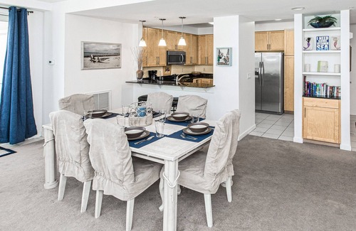 Sandbridge Condominio | 1st-floor condo with balcony, W/D, outdoor pool, gym & grills