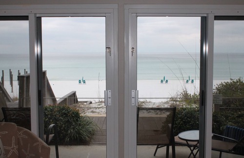 Crystal Beach Condominio | Unidad frente a la playa en el primer piso - ¡Playa GRATIS establecida todos los días!