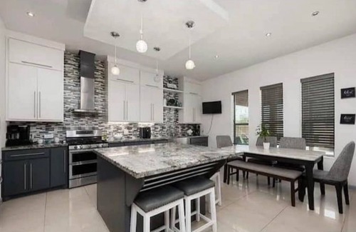 Brownsville Casa | 1st Floor House with Pool!