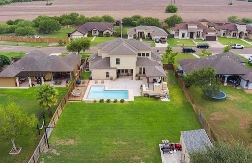 Brownsville Casa | 1st Floor House with Pool!