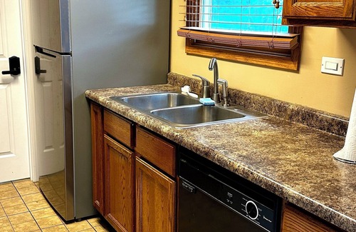 West Chicago Apartamento | 1st Floor In Single Family Home on 2.5 Fenced Acres