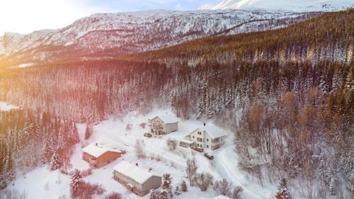 Lyngen Apartamento | 1st floor in the Lyngen Alps, whole house rentable