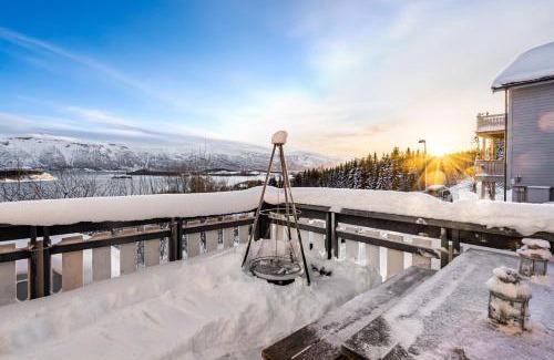 Lyngen Apartamento | 1st floor in the Lyngen Alps, whole house rentable