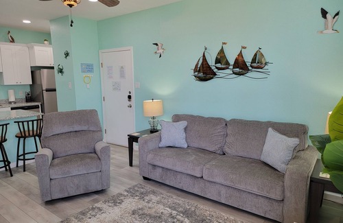 Corpus Christi Condominio | 1st FLOOR OASIS, WALK TO BEACH, POOL, HOT TUB, & GYM
