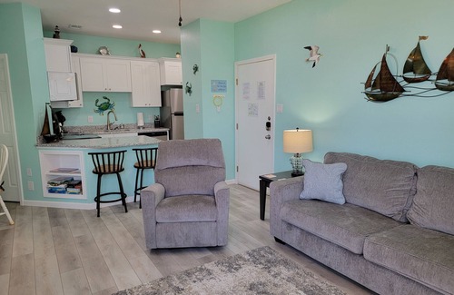 Corpus Christi Condominio | 1st FLOOR OASIS, WALK TO BEACH, POOL, HOT TUB, & GYM