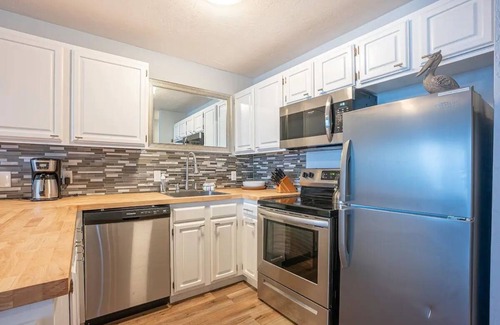 Eddyville Condominio | 1st floor Oceanfront studio with king bed, AC & hot tub