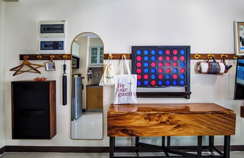 Forbes Park Apartamento | 1Up Mario Retreat with Private Cinema and Game Console