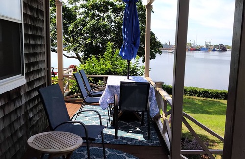 Fairhaven Apartamento | 2/1 apt, 2nd FL own entrance in Fairhaven, MA, dogs ok, WiFi, Full Kitchen