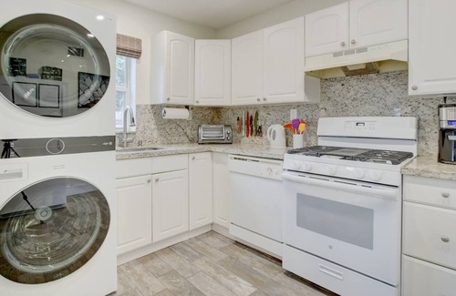 Downtown Fort Lauderdale Cabaña | 2/1, Close to Las Olas/Beach, Port, FLL.