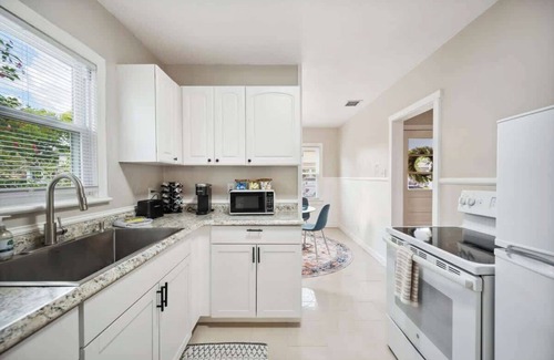 Dixieland Casa | 2/1 Fenced Home Pet Friendly