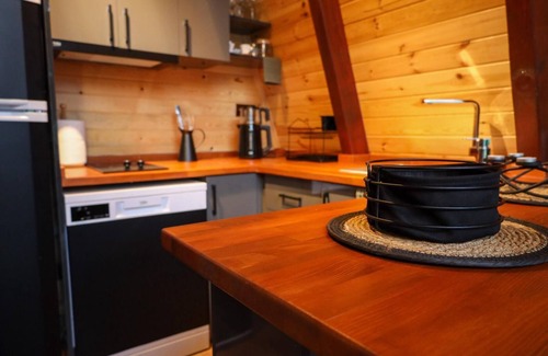 Sapanca Casa | 2+1 Heated Pool-Fireplace-Sheltered 5 Person Bungalow in Sapanca Memnuniye