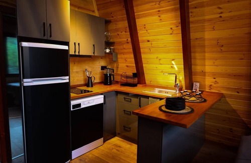 Sapanca Casa | 2+1 Heated Pool-Fireplace-Sheltered 5 Person Bungalow in Sapanca Memnuniye