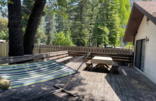 Willow Creek Casa | 2/1 House With Deck- Trail To River With Amazing Sandy Beach- Solar Heated Pool