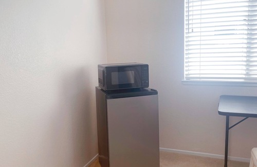 Estates at Canyon Crest Casa | 2-10 min drive to banks, supermarket, restaurant, UCR ,golf course, City Hall...
