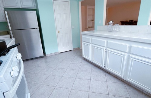 Estates at Canyon Crest Casa | 2-10 min drive to banks, supermarket, restaurant, UCR ,golf course, City Hall...