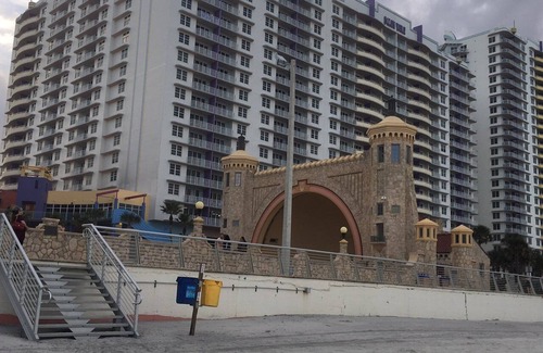 Daytona Beach Condominio | 2/14-17 DAYTONA BEACH OCEAN WALK 3 BED DLX OCEAN FRONT UNIT SLEEP 10 500 RACE