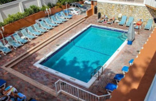 Birch Park Finger Streets Condominio | "2" 1bed 1 baño condominio 1 cuadra de la playa duerme 6