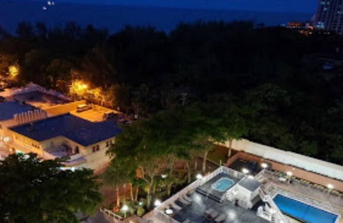 Birch Park Finger Streets Condominio | "2" 1bed 1 baño condominio 1 cuadra de la playa duerme 6