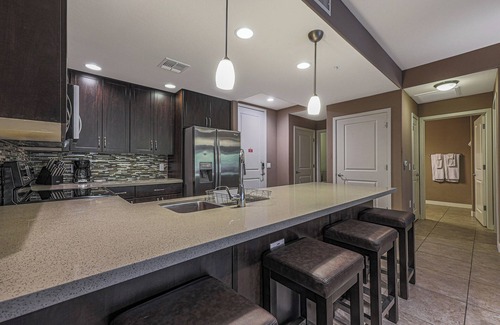 Desert Ridge Condominio | 2/2 Highly Desired Toscana at Desert Ridge. Every Amenity you need!