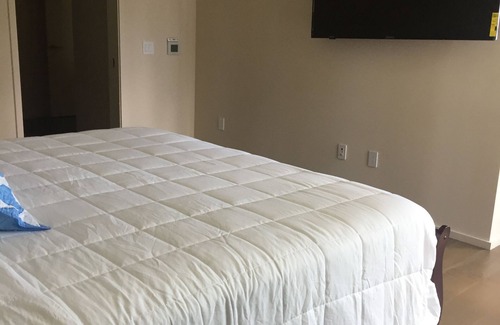Kaka'ako Condominio | 2/2 Park lane 30 days minimum