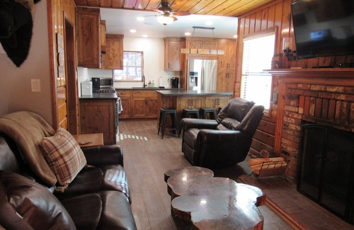 Big Bear City Cabina | 2+2, Spa, Sleeps 6, Walk 2 Hiking & Biking Trails, Pet Friendly on North Shore