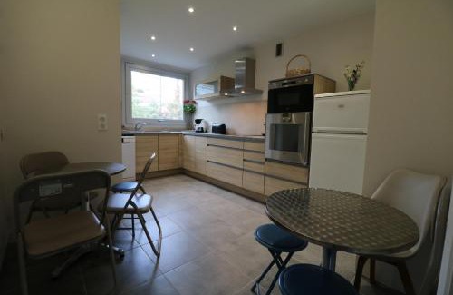 Cannes Old Town Apartamento | 2, 3 and 4 bedroom sea view Forville Apartments 5 mins from the Palais