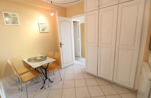 Cannes Old Town Apartamento | 2, 3 and 4 bedroom sea view Forville Apartments 5 mins from the Palais