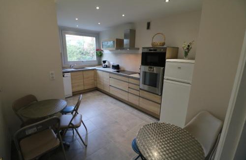 Cannes Old Town Apartamento | 2, 3 and 4 bedroom sea view Forville Apartments 5 mins from the Palais