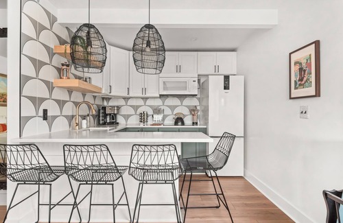 Melrose Condominio | Funky Studio con piscina para el verano ❤️ Mins to Downtown Nashville