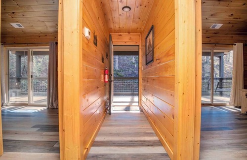 Sevierville Cabina | 2 5BR/6BA Cabins. Private pool, game room, theater