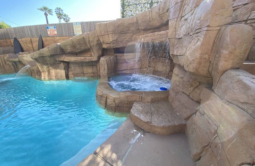 Sherwood Forest and Thistle Development Casa | CASA DE LUJO PARA DISNEYLAND Y CENTRO DE CONVENCIONES CON RECIÉN CONSTRUIDOS DE 20 PIES DE AGUA