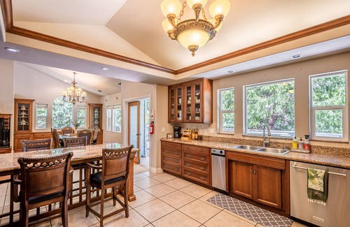 Fish Camp Casa | 2.8 miles to Yosemite entrance! Beautiful, spacious Mtn home with 2-level decks!