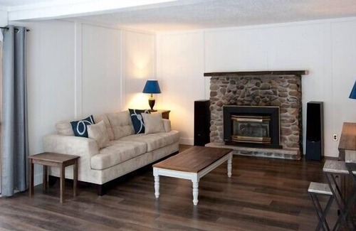 Collingwood Cabaña | 2 Acre Casa Frente al Mar