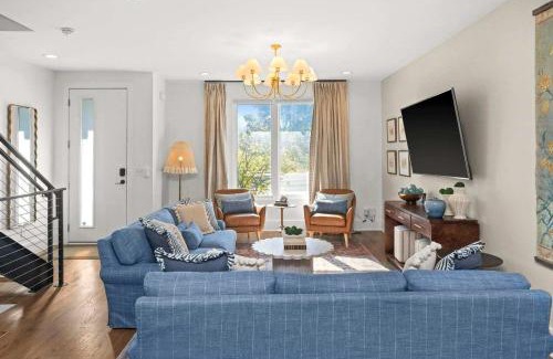 Eighth Avenue Casa | 2 Adjacent Gem Great for Big Groups 8th Ave S