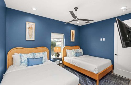 Eighth Avenue Casa | 2 Adjacent Gem Great for Big Groups 8th Ave S