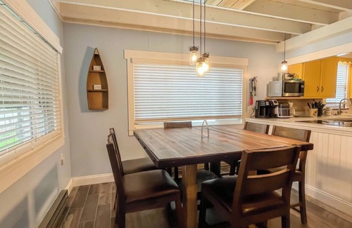 North Glade Hills Casa | 2 Adjacent Houses Rented Together!!