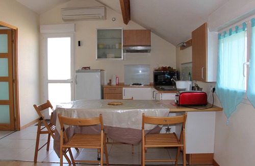 Bourroches Apartamento | 2* air-conditioned furnished apartment in a quiet area