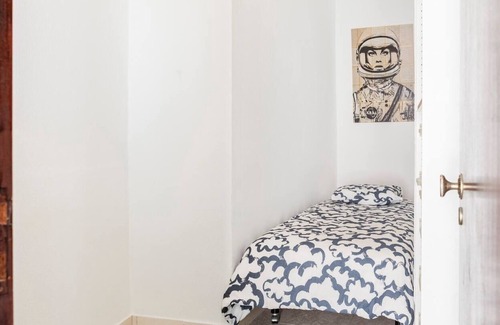 Linda-a-Velha Apartamento | 2 apartments for 8 people with terrace and solarium in Lisbon