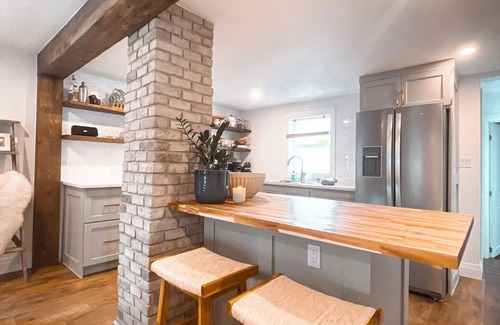 Sarnia Casa | 2 BATHROOM Executive Cottage with Office