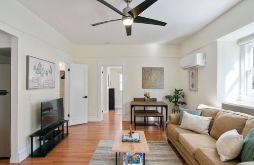 Westmont Apartamento | 2 Baths > Easy Access to Fairplex & Colleges > Fast WiFi