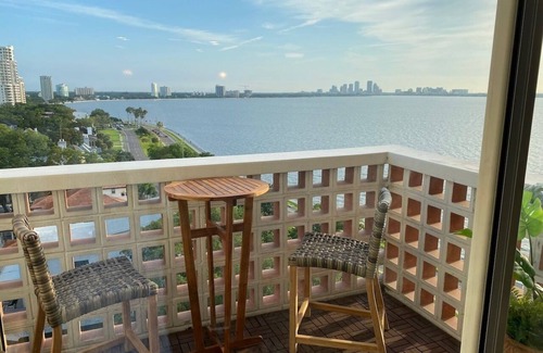 Bayshore Beautiful Condominio | 2 Bd/2 Ba Bayshore Blvd Condo|spectacular views of Tampa Bay|Free Parking|Pool