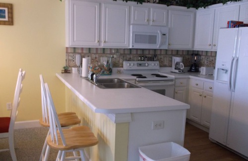 Tybee Island Condominio | 2 Bd / 2bath Condo! 200 pasos a la playa! Vista al agua!