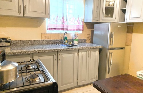 Barbican Apartamento | 2 bdr/1bth apt Central in Kingston