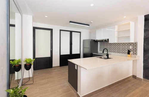 Casco Viejo Condominio | 2 D + 2 Baños en Casco Viejo de la Ciudad de Panamá con Piscina en la Azotea y Bebida de Bienvenida