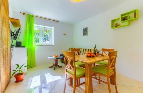 Bacvice Apartamento | 2-bdr apt with shared garden, 3 min walk to beach