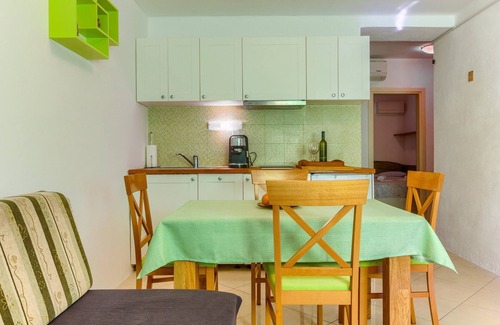 Bacvice Apartamento | 2-bdr apt with shared garden, 3 min walk to beach