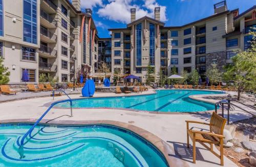 Mammoth Lakes Apartamento | 2 BDR Family Resort Condo with Pool Lounge & Mountain Views