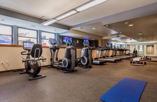 Mammoth Lakes Apartamento | 2 BDR Family Resort Condo with Pool Lounge & Mountain Views