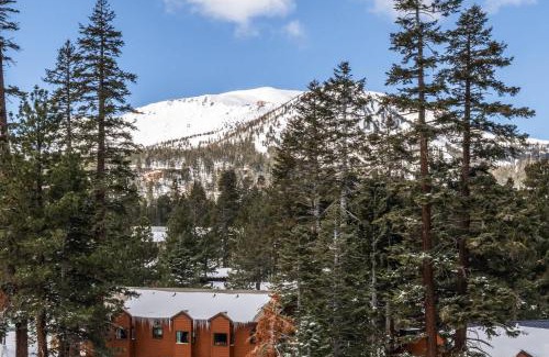 Mammoth Lakes Apartamento | 2 BDR Family Resort Condo with Pool Lounge & Mountain Views